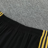 26/27 Man Utd Retro Edition Black shirts & Black pants suit