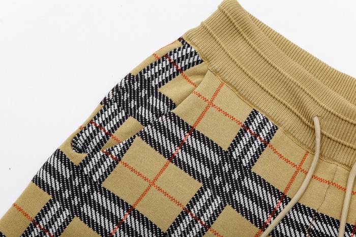 Burberry Logo Classic Plaid Knitted Shorts