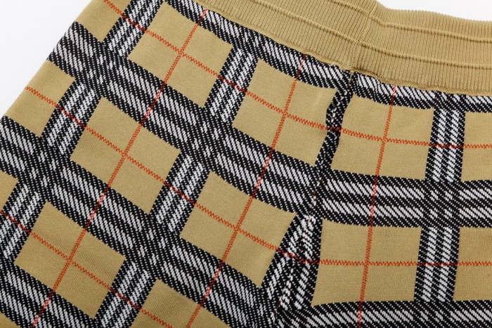 Burberry Logo Classic Plaid Knitted Shorts