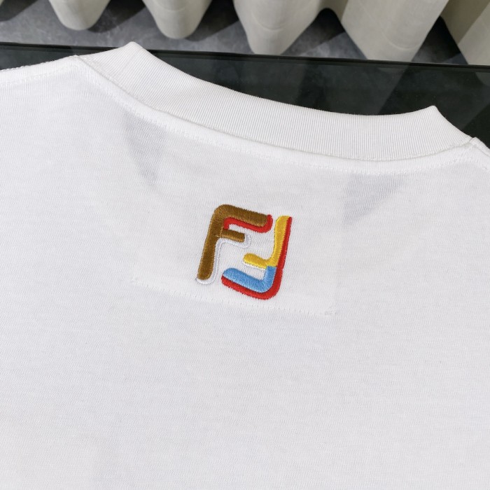 Fendi Embroidered Zip Pocket Short-sleeved T-shirt