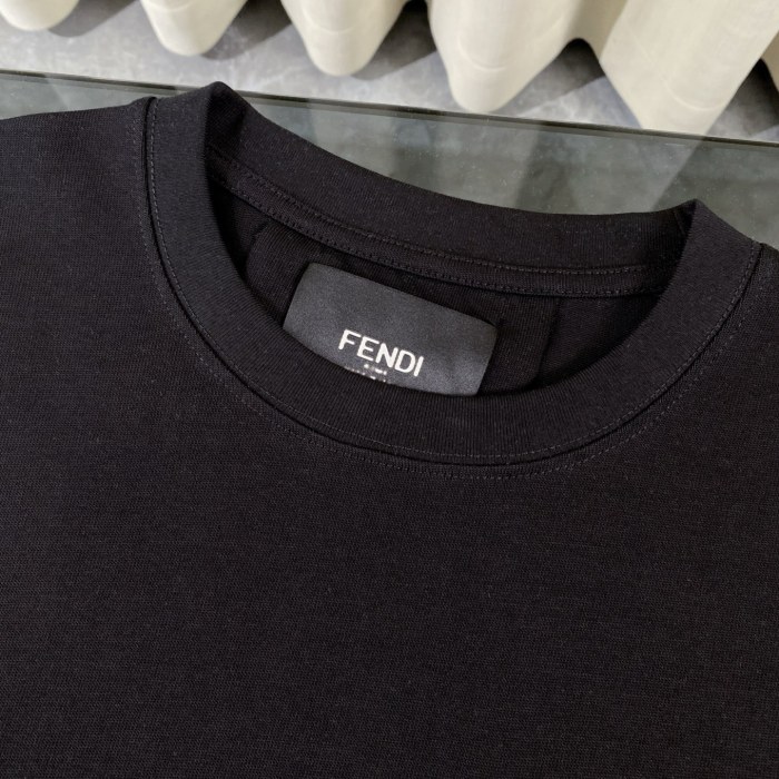 Fendi Embroidered Zip Pocket Short-sleeved T-shirt