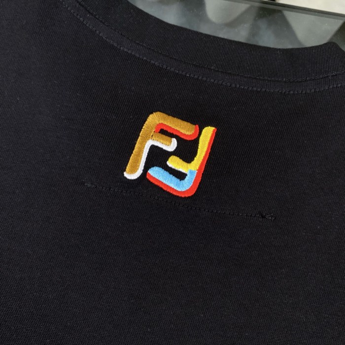 Fendi Embroidered Zip Pocket Short-sleeved T-shirt