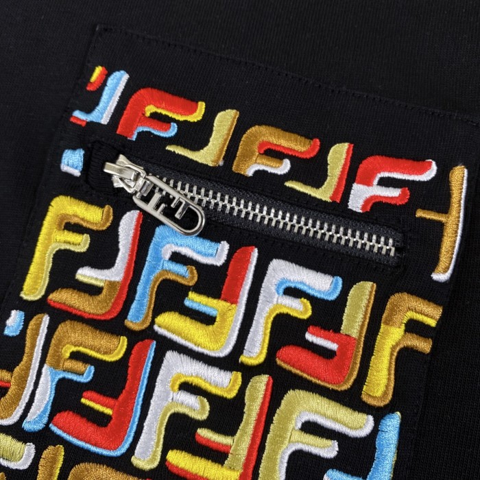 Fendi Embroidered Zip Pocket Short-sleeved T-shirt