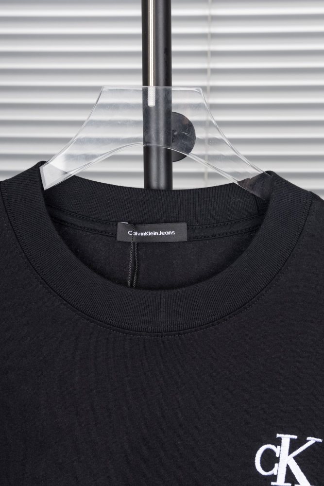 Calvin Klein Logo Embroidered Short-sleeved T-shirt