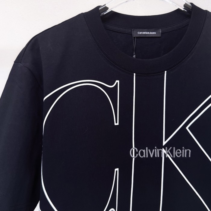 Calvin Klein Logo Embroidered Short-sleeved T-shirt