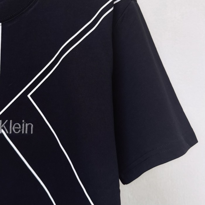 Calvin Klein Logo Embroidered Short-sleeved T-shirt