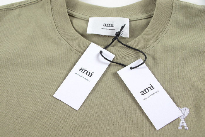 Ami Embroidered Logo Short-sleeved T-shirt