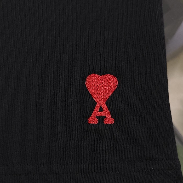 AMI Heart Embroidered Shorts