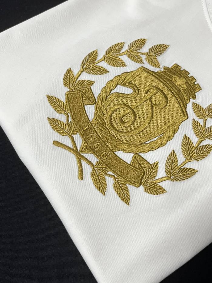 Burberry Crest Cotton T-shirt in Chalk