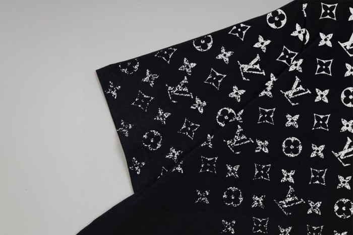 Louis-Vuitton-Monogram Desenli T-Shirt