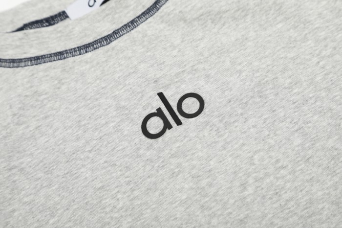 Alo Yoga T-shirt With White Top Stitching Details
