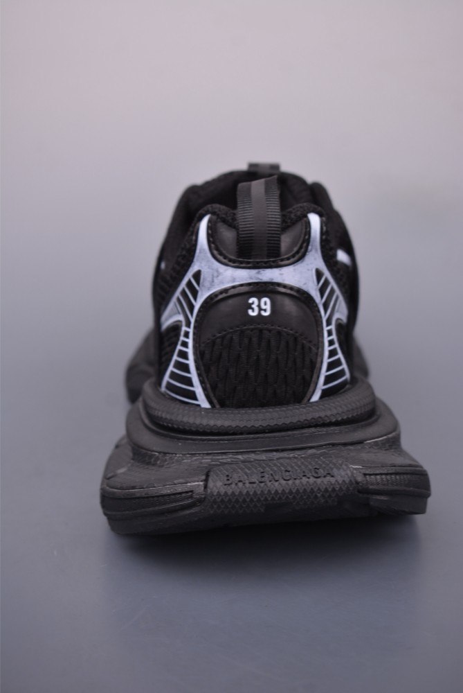 Balenciaga Men's 3xl Sneaker in Black