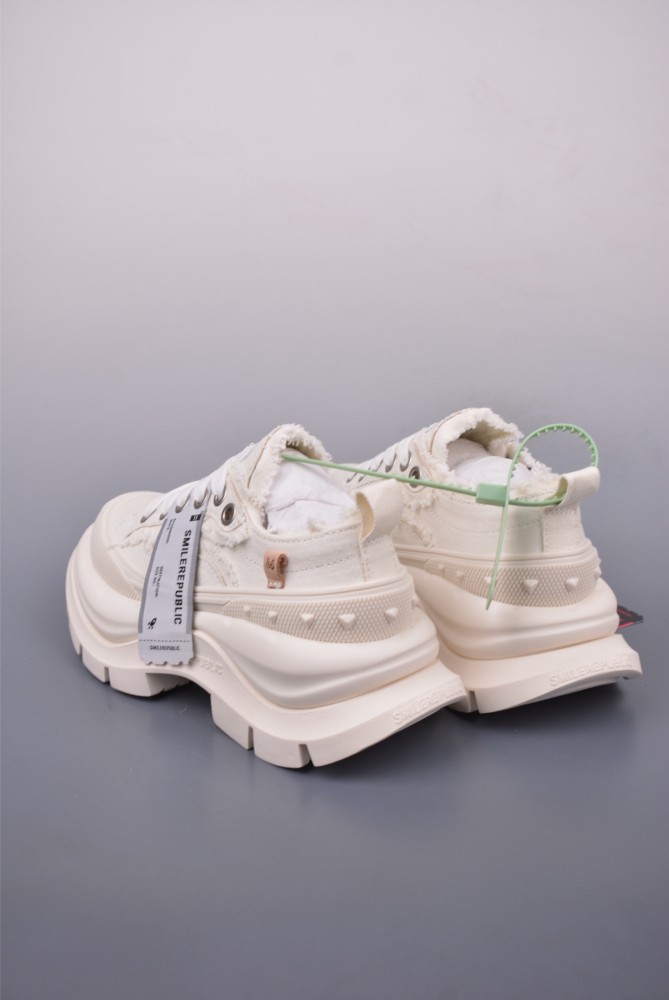 Smilerepublic Classic Slip On Shoes