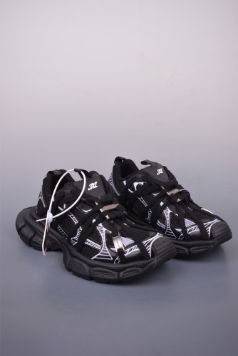 Balenciaga Men's 3xl Sneaker in Black