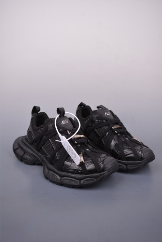 Balenciaga Men's 3xl Extreme Laces B Sneaker in Black