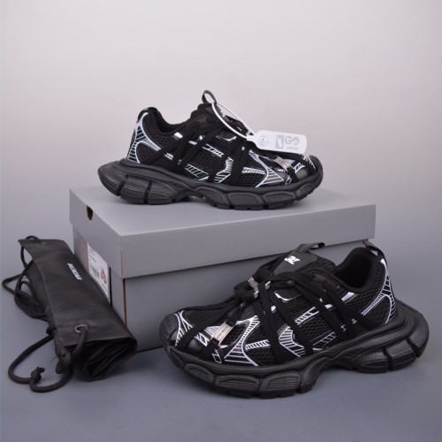 Balenciaga Men's 3xl Sneaker in Black