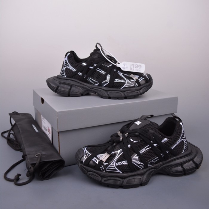 Balenciaga Men's 3xl Sneaker in Black