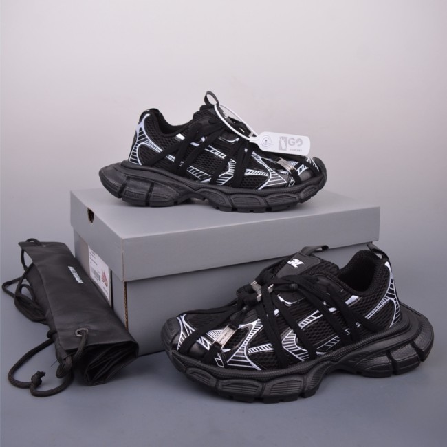 Balenciaga Men's 3xl Sneaker in Black
