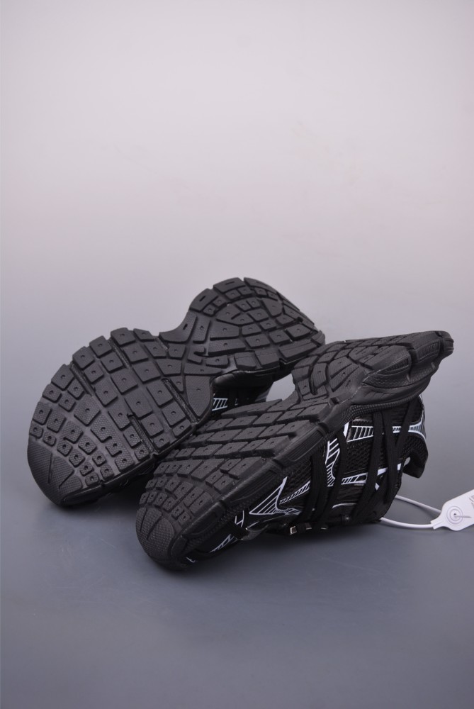 Balenciaga Men's 3xl Sneaker in Black