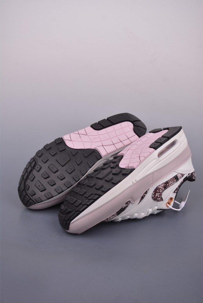 Nike Air Max 1 sneakers in white and sneaker