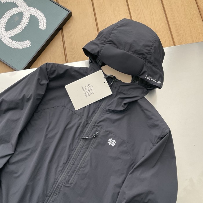 KOLON SPORT OUTDOOR HOODED STRETCH UPF90+ JACKET