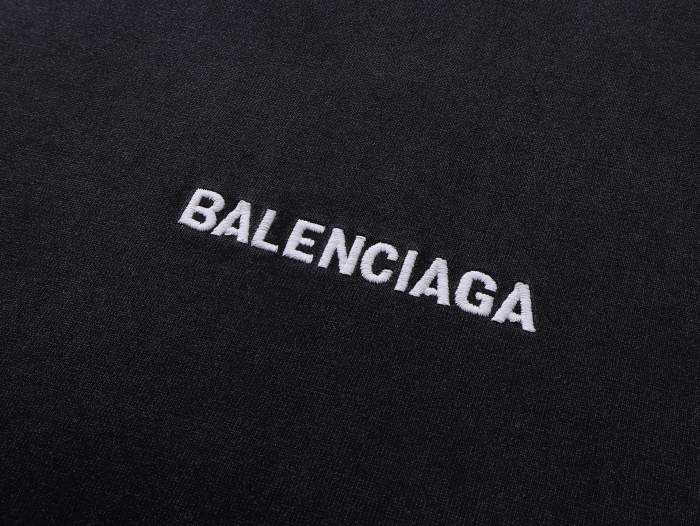 Balenciaga logo-embroidered T-shirt