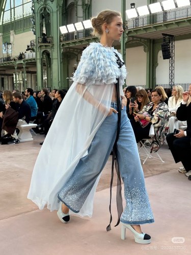 Chanel Jeans Washed Denim Embroidered with Sequins Blue