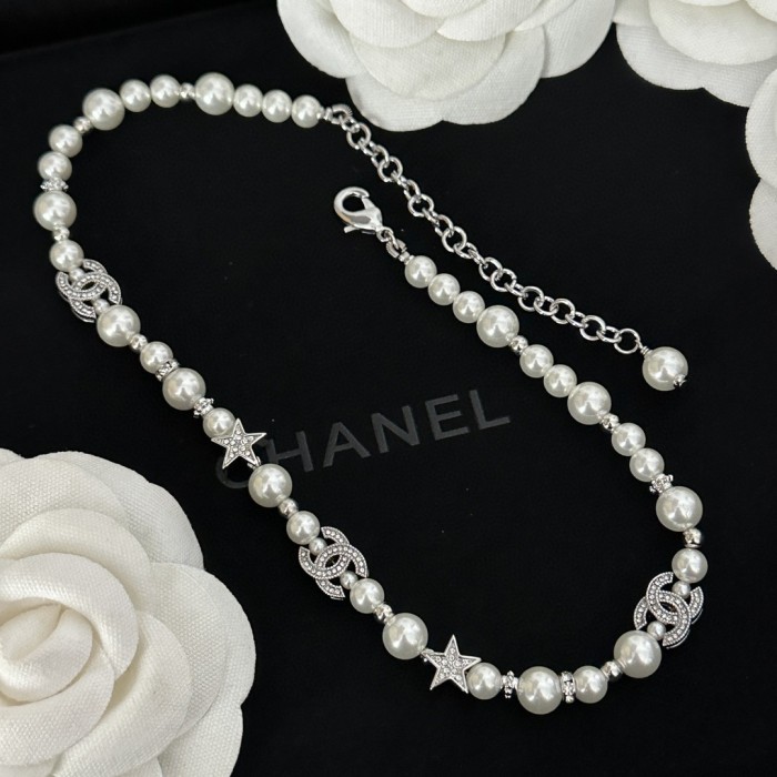 Chanel Necklace - Metal, resin & glass pearls, silver & pearly white