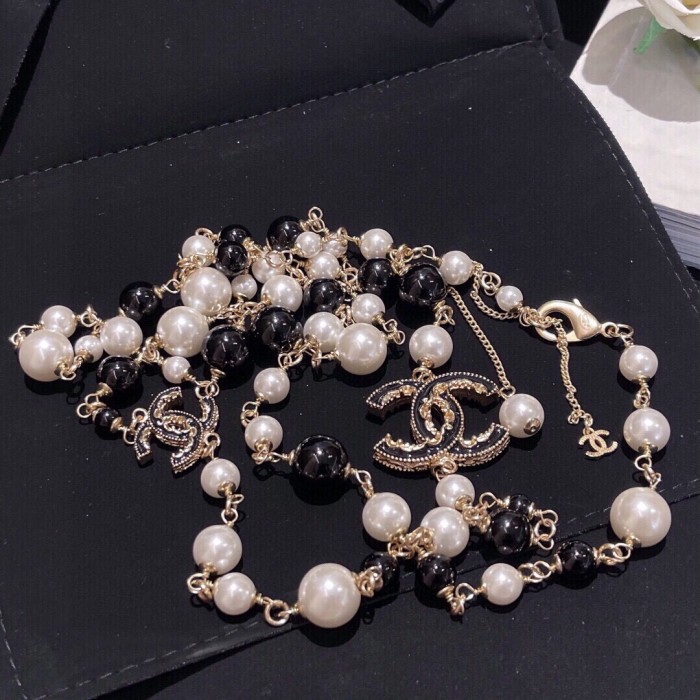 295CHANEL Pearl Crystal Bead CC Choker Necklace Black Gold