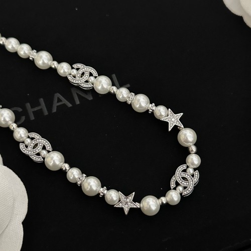 Chanel Necklace - Metal, resin & glass pearls, silver & pearly white