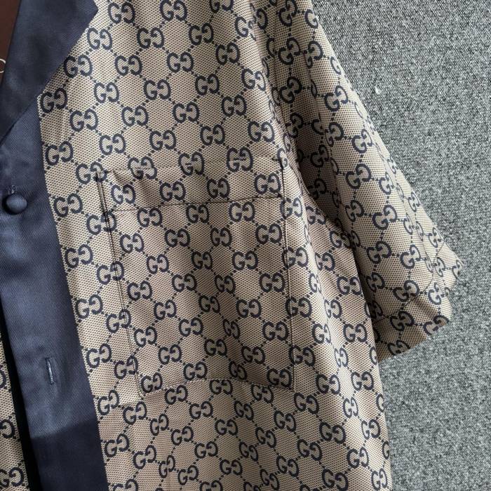 GUCCI Printed silk shirt in beige and blue