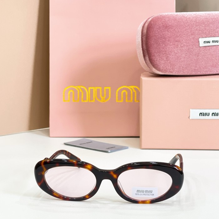 MIU MIU Sunglasses