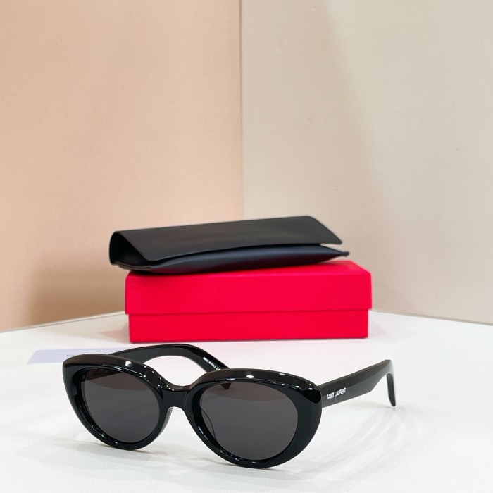 SAINT LAURENT Sunglasses