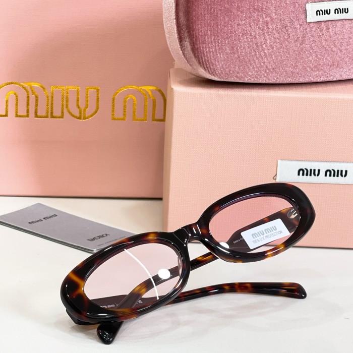 MIU MIU Sunglasses