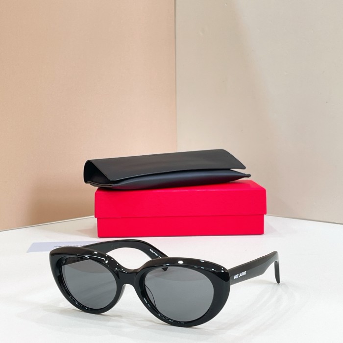 SAINT LAURENT Sunglasses