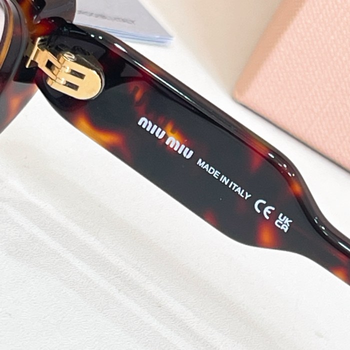 MIU MIU Sunglasses