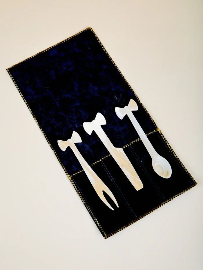 Bow and arrow set