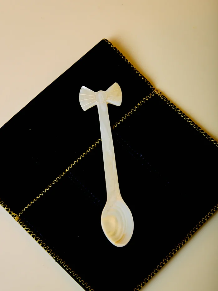 Bow and arrow set
