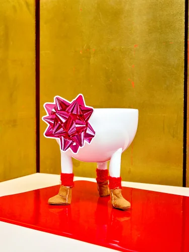 Leg bowls with leggings and velvet boots.