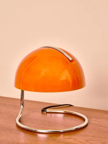 Crowned table lamp