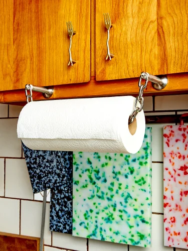 Catenary towel rack