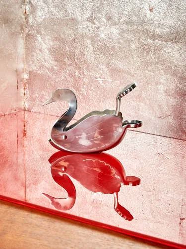 Swan lemon squeezer