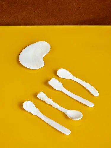 Mother-of-pearl dessert spoon
