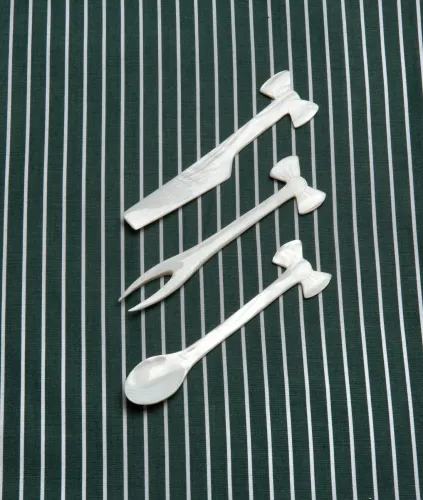 Bow and arrow set