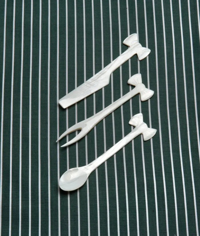 Bow and arrow set