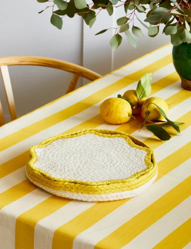 6-piece set of honey-yellow scallop placemats