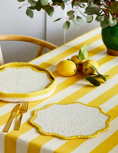 6-piece set of honey-yellow scallop placemats