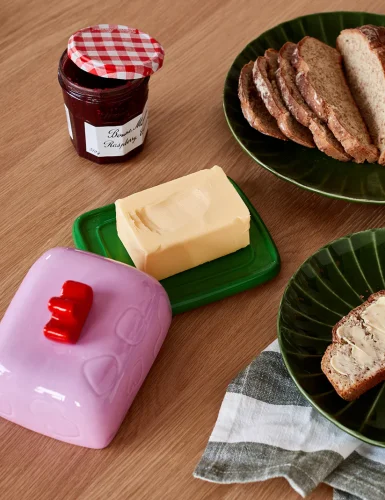 Clove butter plate