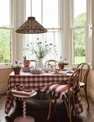 Bettel tablecloth