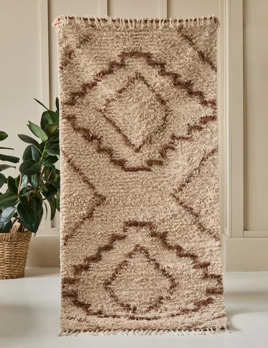 Diamond pattern runner carpet